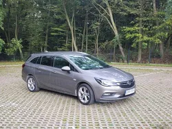 Szary (metalik) Używany 2016 Opel Astra Kombi | 49 900 zł (Uczciwa cena)