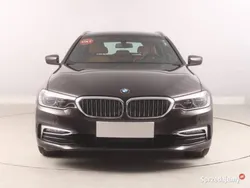 Brązowy Używany 2018 BMW 520 Kombi | 92 999 zł (Dość drogi)