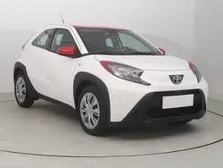 Biały Używany 2022 Toyota Aygo Hatchback | 57 999 zł (Dość drogi)