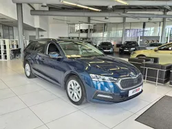 Niebieski Używany 2022 Skoda Octavia Ambition Kombi | 83 900 zł (Dość drogi)