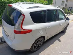 Biały Używany 2015 Renault Grand Scénic III Minivan | 31 900 zł (Uczciwa cena)