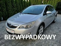 Srebrny (metalik) Używany 2013 Opel Astra Hatchback | 23 500 zł (Dobra cena)