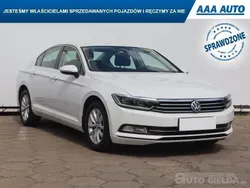 Biały Używany 2018 VW Passat | 75 999 zł (Uczciwa cena)