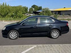 Czarny Używany 2007 VW Jetta Sedan/Limuzyna | 9000 zł (Uczciwa cena)