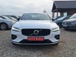 Biały (metalik, perła) Używany 2024 Volvo S60 Plus Sedan/Limuzyna | 169 900 zł (Super Cena)