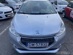 Srebrny metalik Używany 2014 Peugeot 208 Hatchback | 18 900 zł