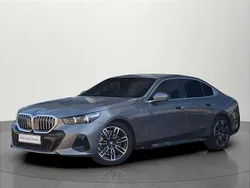 Szary oxide metalizowany Używany 2024 BMW 520 Comfort Edition Sedan/Limuzyna | 246 000 zł (Dobra cena)