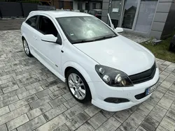 Biały Używany 2009 Opel Astra Hatchback | 15 900 zł (Uczciwa cena)