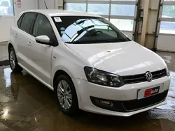 Biały Używany 2013 VW Polo Life Hatchback | 11 800 zł