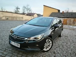 Inny kolor Używany 2016 Opel Astra Kombi | 34 900 zł (Uczciwa cena)