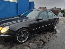 Czarny Używany 2004 Mercedes E500 Sedan/Limuzyna | 28 950 zł