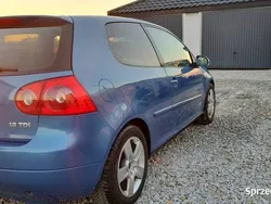 Niebieski Używany 2004 VW Golf V Hatchback | 7600 zł (Dość drogi)