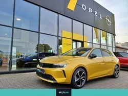 Żółty Używany 2023 Opel Astra Elegance | 108 500 zł