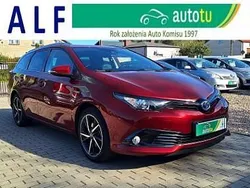 Bordowy Używany 2018 Toyota Auris Hybrid Kombi | 67 900 zł