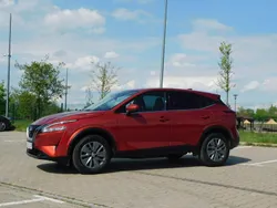 Bordowy Używany 2023 Nissan Qashqai SUV | 89 980 zł (Uczciwa cena)