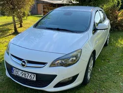 Biały Używany 2012 Opel Astra Hatchback | 32 600 zł (Dość drogi)