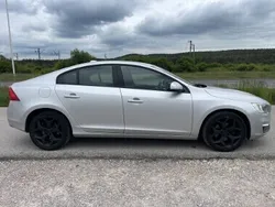 Srebrny Używany 2015 Volvo S60 Momentum Sedan/Limuzyna | 34 900 zł (Super Cena)