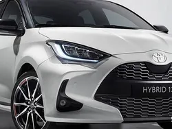 Biały Używany 2024 Toyota Yaris Hybrid Hatchback | 45 000 zł