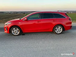 Czerwony Używany 2019 Kia Ceed Kombi | 58 500 zł (Dość drogi)