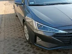 Szary Używany 2019 Hyundai Elantra Sedan/Limuzyna | 54 391 zł (Dobra cena)