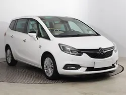Biały Używany 2017 Opel Zafira Tourer Minivan | 39 999 zł