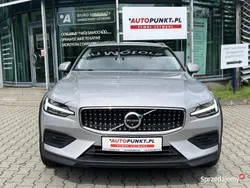 Używany 2024 Volvo V60 CC Kombi | 199 900 zł (Dobra cena)
