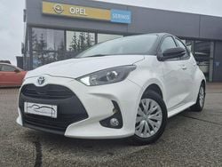 Biały Używany 2022 Toyota Yaris Hybrid Hatchback | 74 500 zł (Dobra cena)