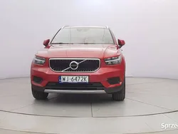 Czerwony (metalik) Używany 2022 Volvo XC40 Momentum SUV | 109 850 zł (Uczciwa cena)
