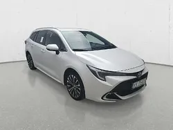 Biały Używany 2024 Toyota Corolla Kombi | 83 640 zł (Dobra cena)