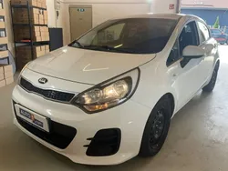 Biały (metalik) Używany 2016 Kia Rio 2 Hatchback | 29 900 zł (Dobra cena)