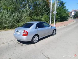 Srebrny Używany 2004 Kia Cerato 2 Sedan/Limuzyna | 4700 zł