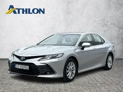 Srebrny (metalik) Używany 2021 Toyota Camry Sedan/Limuzyna | 110 600 zł (Uczciwa cena)