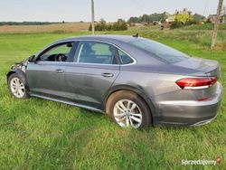 Szary Używany 2020 VW Passat SE Sedan/Limuzyna | 39 000 zł