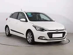 Biały Używany 2017 Hyundai i20 Hatchback | 38 999 zł (Dość drogi)