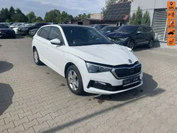Biały (metalik) Używany 2024 Skoda Scala Hatchback | 56 900 zł