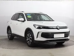 Biały Używany 2024 VW Tiguan SUV | 144 999 zł