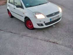 Biały Używany 2005 Ford Fiesta Hatchback | 4200 zł (Dość drogi)