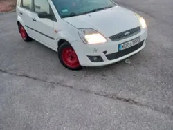 Biały Używany 2005 Ford Fiesta Hatchback | 4200 zł (Uczciwa cena)