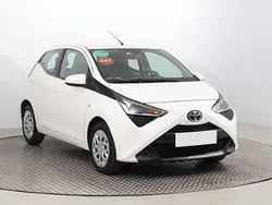 Biały Używany 2021 Toyota Aygo Hatchback | 41 999 zł (Uczciwa cena)