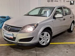 Złoty Używany 2011 Opel Astra Hatchback | 14 800 zł (Super Cena)