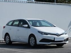 Biały Używany 2018 Toyota Auris Kombi | 48 999 zł (Uczciwa cena)