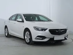 Biały Używany 2019 Opel Insignia Hatchback | 66 999 zł (Uczciwa cena)