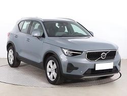 Szary Używany 2023 Volvo XC40 SUV | 129 999 zł (Uczciwa cena)