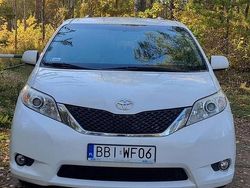 Biały Używany 2015 Toyota Sienna Minivan | 65 900 zł