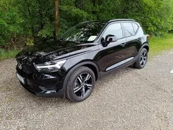 Czarny Używany 2021 Volvo XC40 R-Design SUV | 138 000 zł (Uczciwa cena)