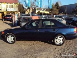 Granatowy Używany 1994 Mercedes C180 Sedan/Limuzyna | 6900 zł