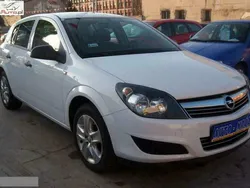 Biały Używany 2011 Opel Astra Hatchback | 27 900 zł (Uczciwa cena)