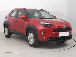 Czerwony Używany 2022 Toyota Yaris Cross SUV | 91 999 zł (Uczciwa cena)