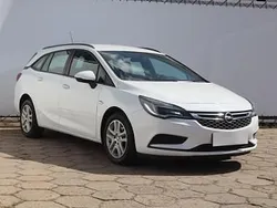 Biały Używany 2018 Opel Astra Kombi | 38 499 zł (Uczciwa cena)