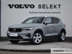 Szary Używany 2024 Volvo XC40 SUV | 147 000 zł (Uczciwa cena)